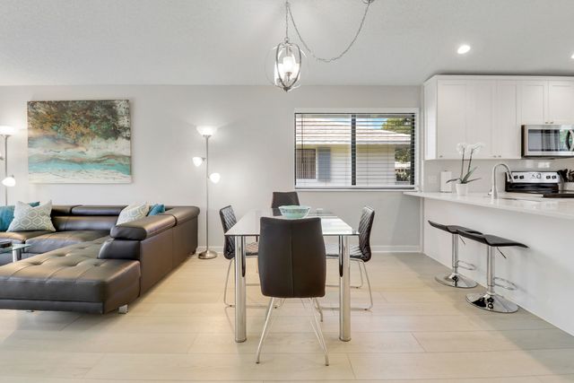 811 Club Drive, Palm Beach Gardens, FL 33418