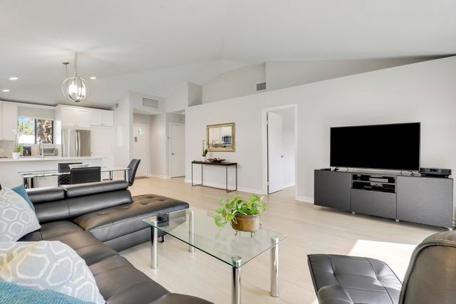 811 Club Drive, Palm Beach Gardens, FL 33418
