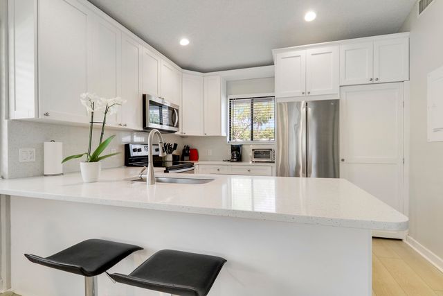 811 Club Drive, Palm Beach Gardens, FL 33418