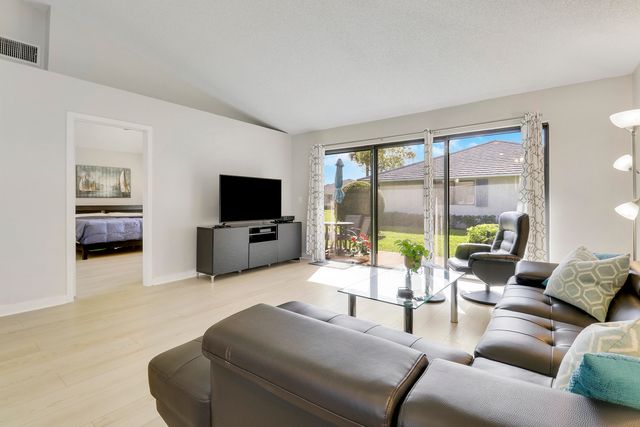 811 Club Drive, Palm Beach Gardens, FL 33418