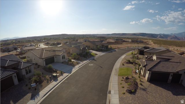 233 W GREEN JADE DR, Washington, UT 84780