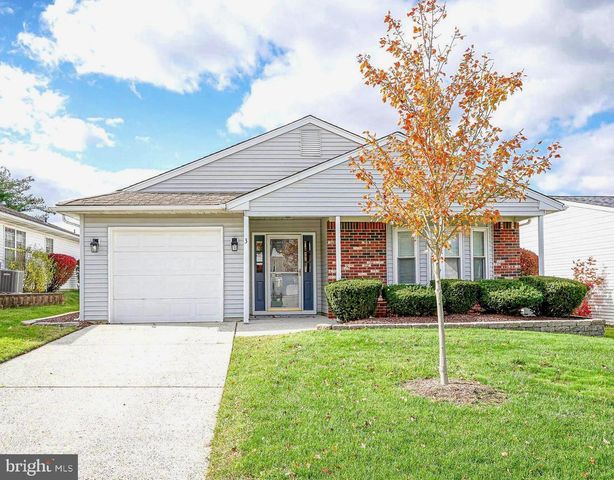 3 DEEP HOLLOW LN N, Columbus, NJ 08022