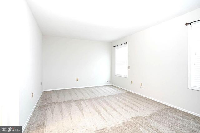 3 DEEP HOLLOW LN N, Columbus, NJ 08022