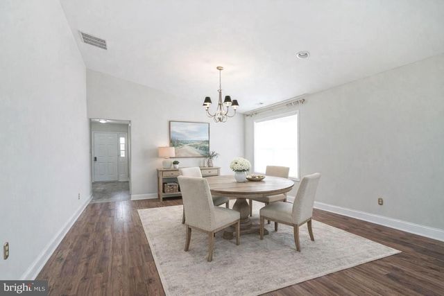 3 DEEP HOLLOW LN N, Columbus, NJ 08022