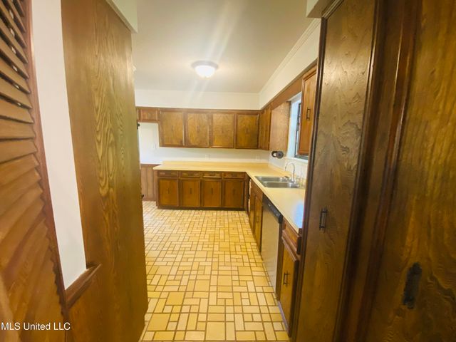 763 S Springlake Circle, Terry, MS 39170