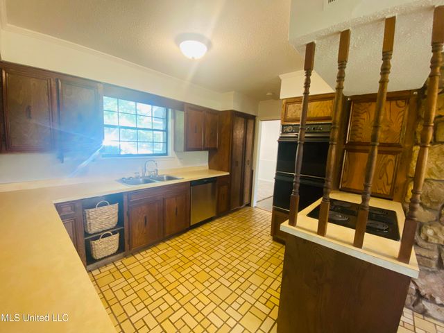 763 S Springlake Circle, Terry, MS 39170
