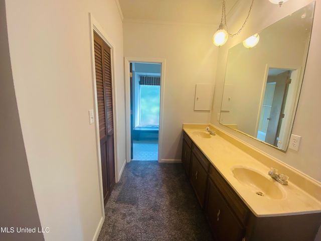 763 S Springlake Circle, Terry, MS 39170
