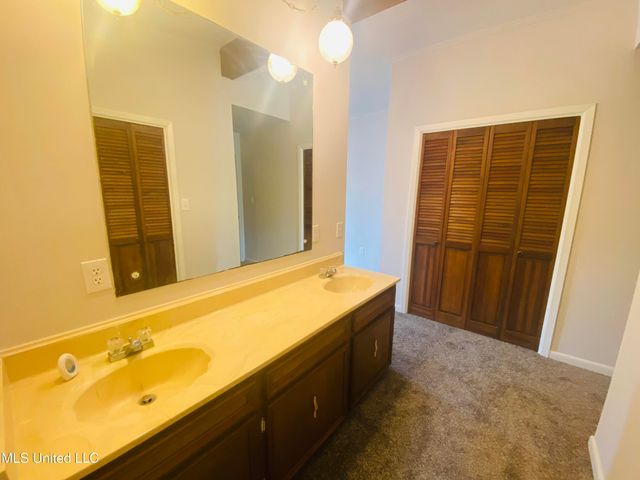763 S Springlake Circle, Terry, MS 39170
