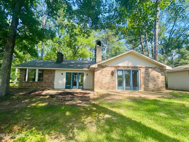 763 S Springlake Circle, Terry, MS 39170