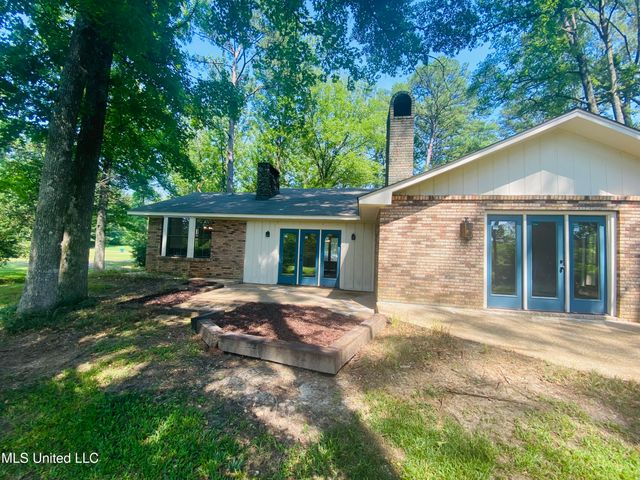 763 S Springlake Circle, Terry, MS 39170