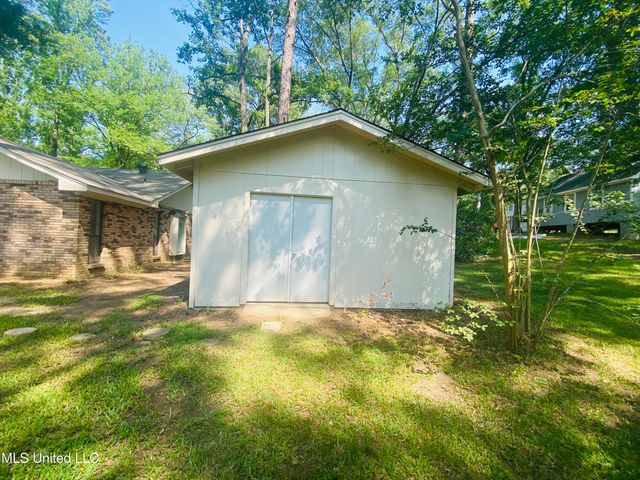 763 S Springlake Circle, Terry, MS 39170