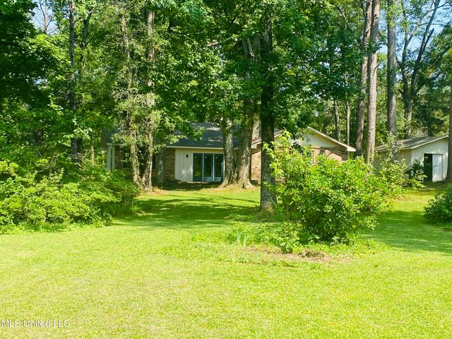 763 S Springlake Circle, Terry, MS 39170