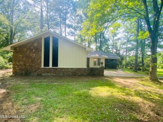 763 S Springlake Circle, Terry, MS 39170