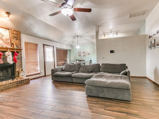 913 N Kirk Way, Mustang, OK 73064