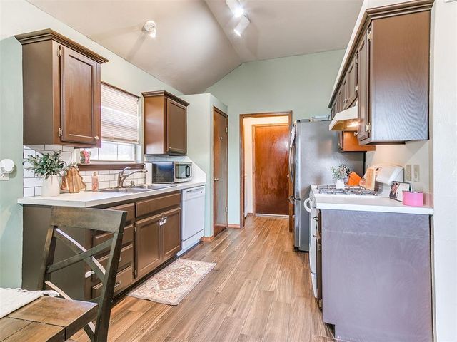 913 N Kirk Way, Mustang, OK 73064