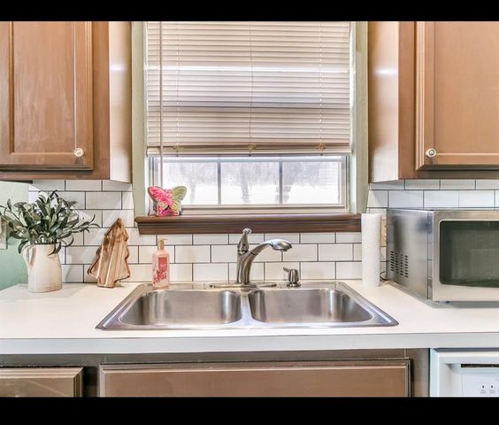 913 N Kirk Way, Mustang, OK 73064