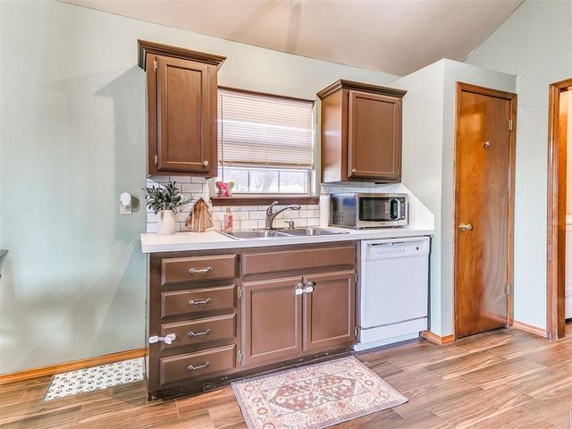 913 N Kirk Way, Mustang, OK 73064