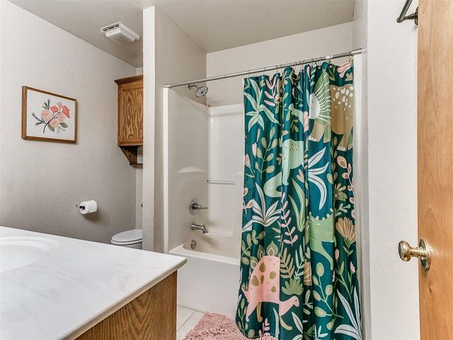 913 N Kirk Way, Mustang, OK 73064