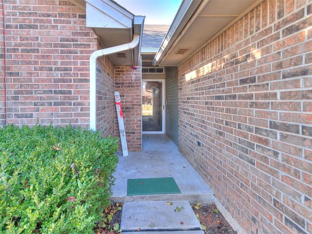 913 N Kirk Way, Mustang, OK 73064