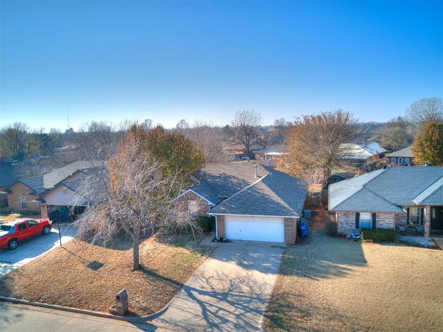 913 N Kirk Way, Mustang, OK 73064