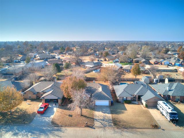 913 N Kirk Way, Mustang, OK 73064