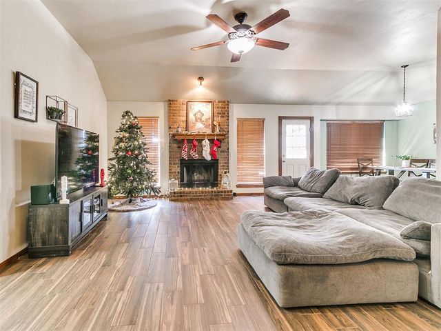 913 N Kirk Way, Mustang, OK 73064