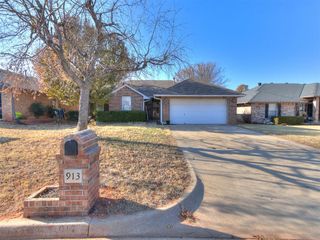 913 N Kirk Way, Mustang, OK 73064