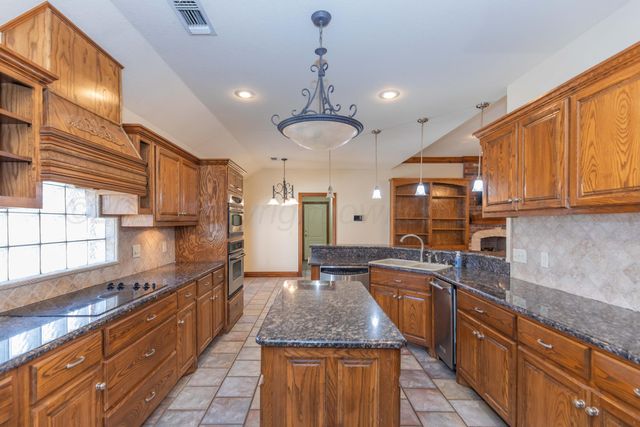 7810 OAKVIEW Drive, Amarillo, TX 79119