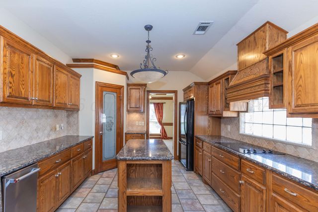 7810 OAKVIEW Drive, Amarillo, TX 79119