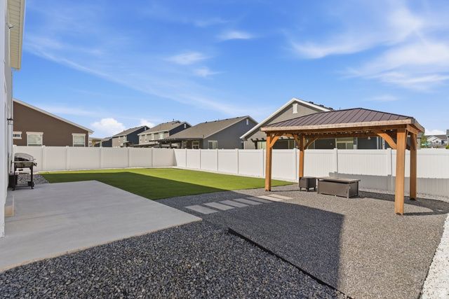 3458 S GRAY PINE LN, Syracuse, UT 84075
