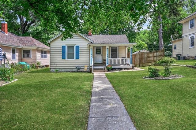 1011 9th Avenue, Leavenworth, KS 66048
