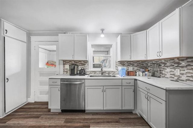 1011 9th Avenue, Leavenworth, KS 66048