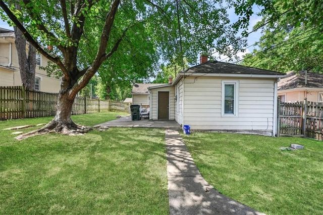 1011 9th Avenue, Leavenworth, KS 66048