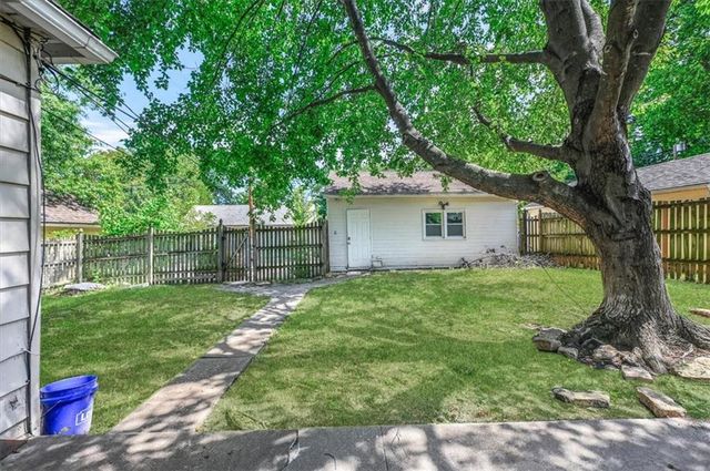 1011 9th Avenue, Leavenworth, KS 66048