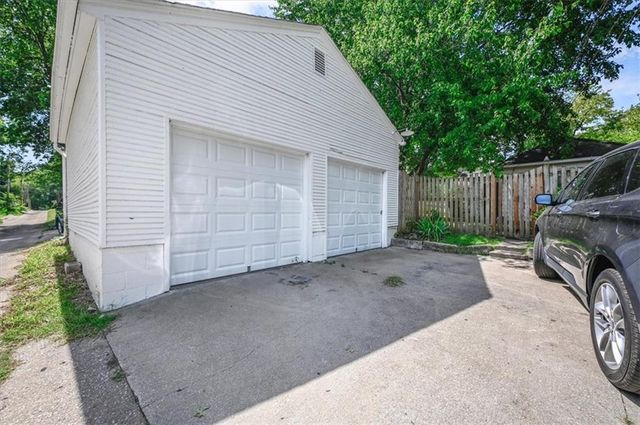 1011 9th Avenue, Leavenworth, KS 66048