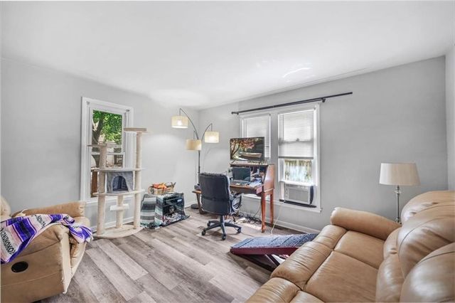 1011 9th Avenue, Leavenworth, KS 66048