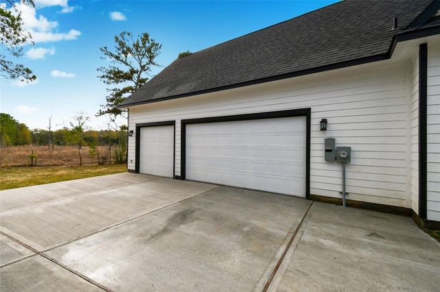 8732 Nathan Drive, Waller, TX 77484