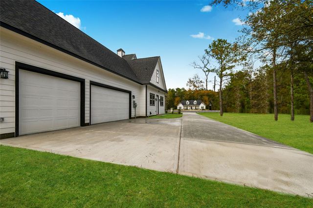 8732 Nathan Drive, Waller, TX 77484