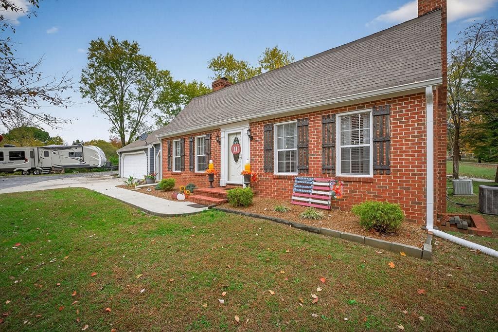 115 Sunset Dr, Livingston, TN 38570