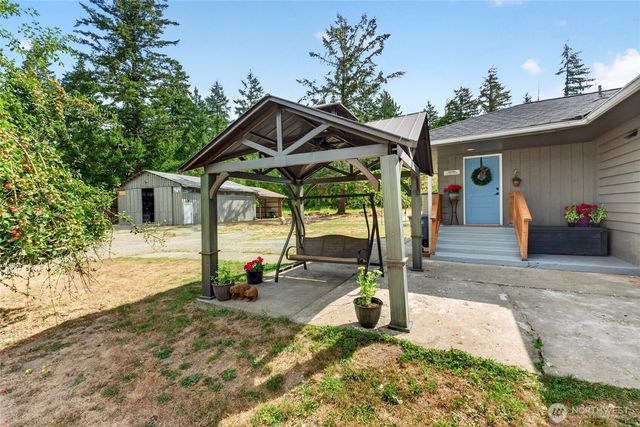 39611 62nd Avenue E, Eatonville, WA 98328