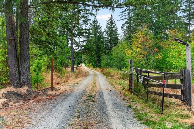 39611 62nd Avenue E, Eatonville, WA 98328