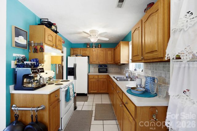 658 Enka Lake Road, Candler, NC 28715