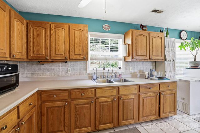 658 Enka Lake Road, Candler, NC 28715