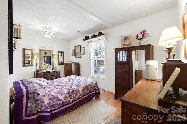 658 Enka Lake Road, Candler, NC 28715