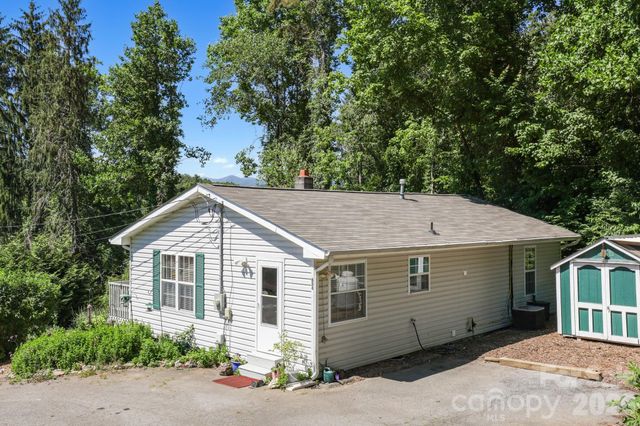 658 Enka Lake Road, Candler, NC 28715