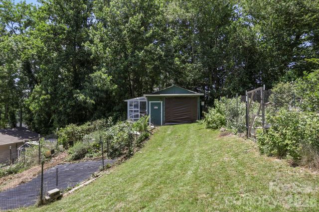 658 Enka Lake Road, Candler, NC 28715