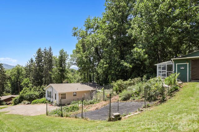 658 Enka Lake Road, Candler, NC 28715