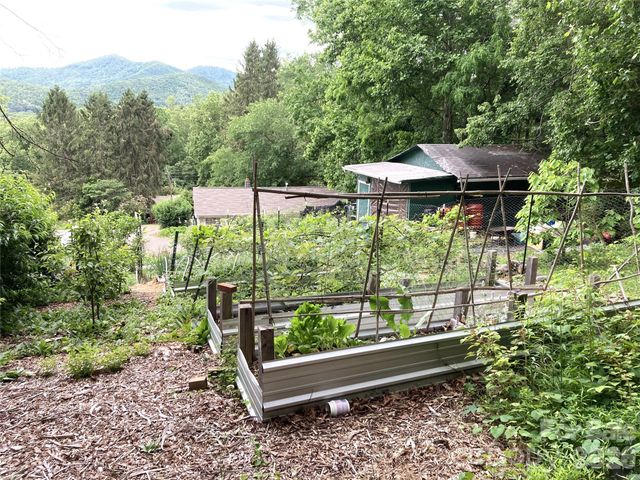 658 Enka Lake Road, Candler, NC 28715