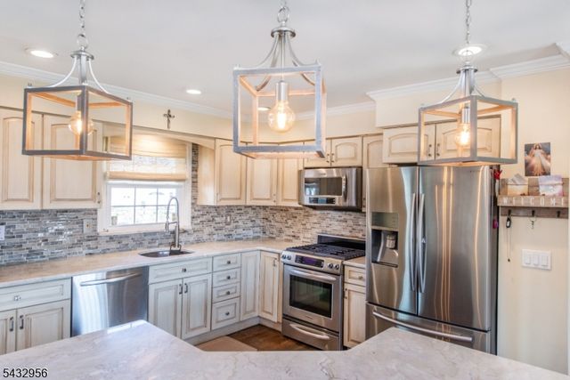 3 Knoll Rd, Fairfield Twp., NJ 07004