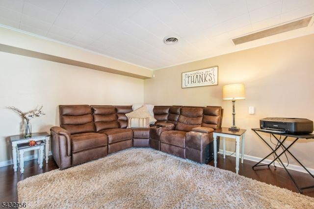 3 Knoll Rd, Fairfield Twp., NJ 07004